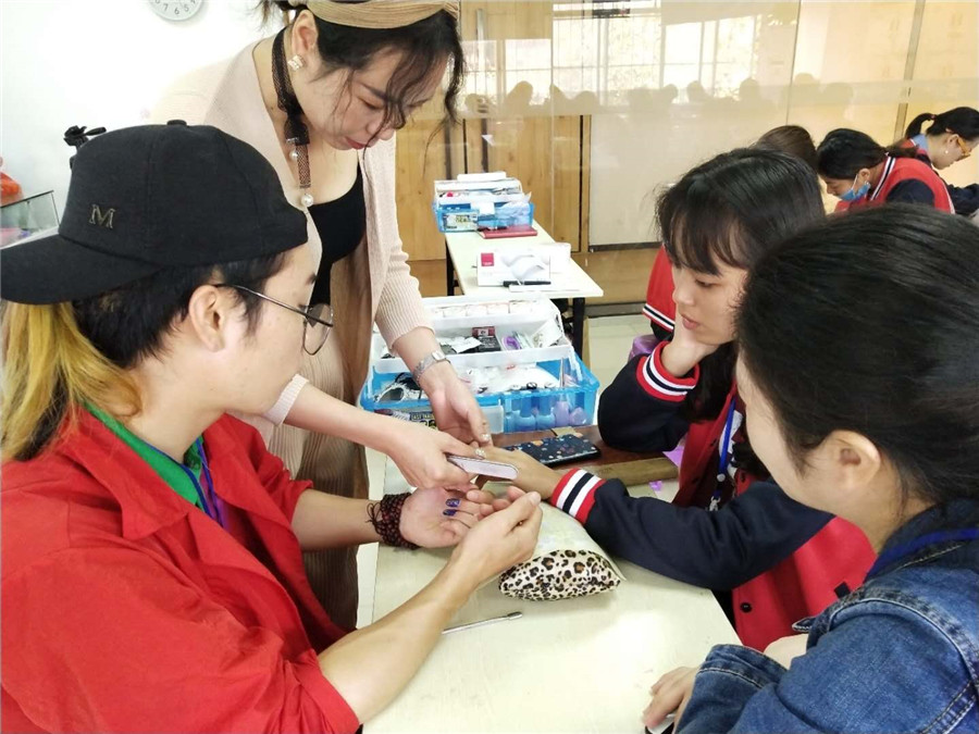 老師手把手教你學習美甲技術(shù)【視頻】