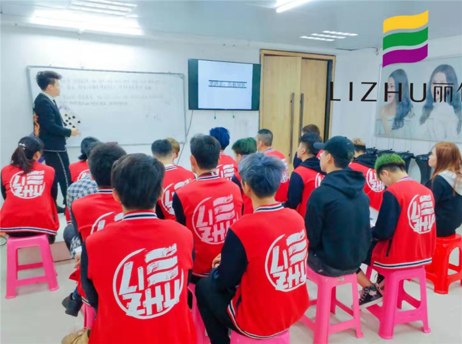 南寧麗竹美發(fā)課堂：當(dāng)你們享受的時(shí)候，別人在奔跑