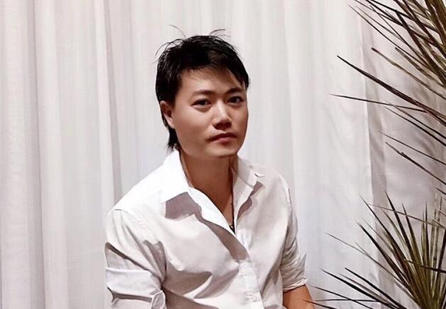 是真的很愛美發(fā)這行，才會投入大把時間和金錢