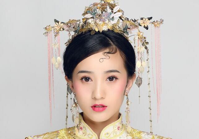 麗竹彩妝作品 | 略施粉黛， 一抹朱唇紅艷