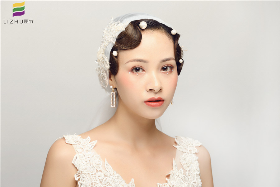 手推波紋復(fù)古新娘造型教程，南寧化妝學(xué)員是這么打造的