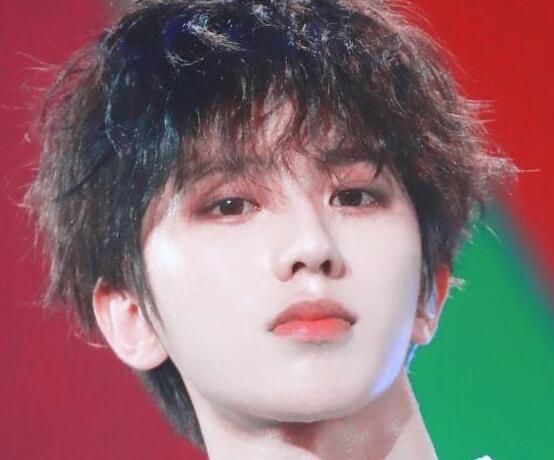 南寧美發(fā)學校：簡單4個步驟搞定煙花燙造型