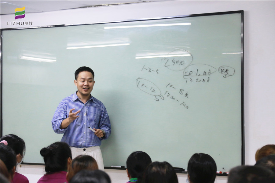 乾健形象設(shè)計沙龍走入麗竹美發(fā)班