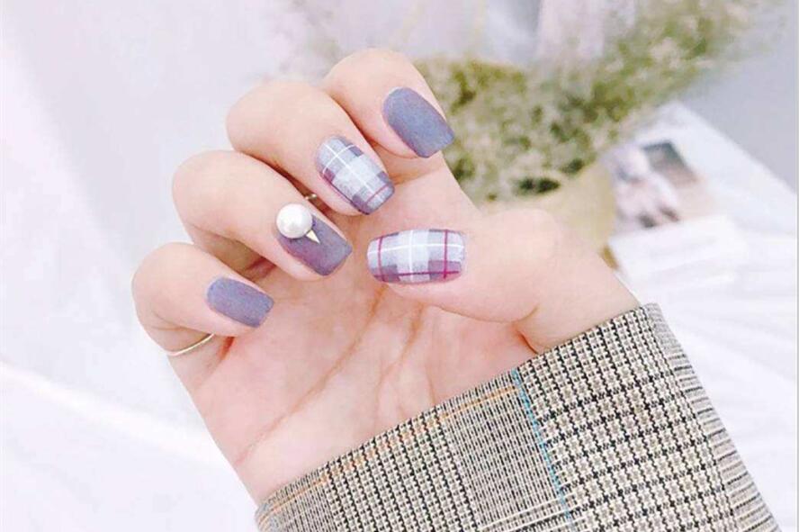 美甲技巧：甲油膠能強(qiáng)行剝掉嗎