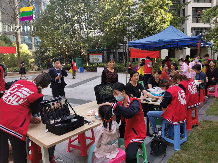 快來?。∶赓M做美容美發(fā)美甲化妝