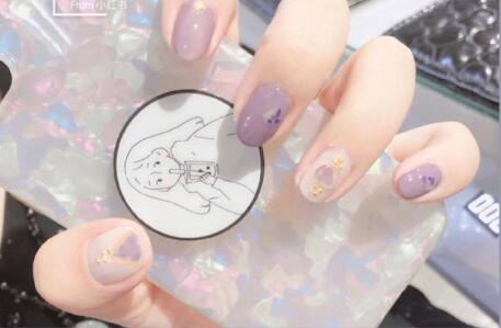 秋冬美甲推薦：百看不厭紫色美甲