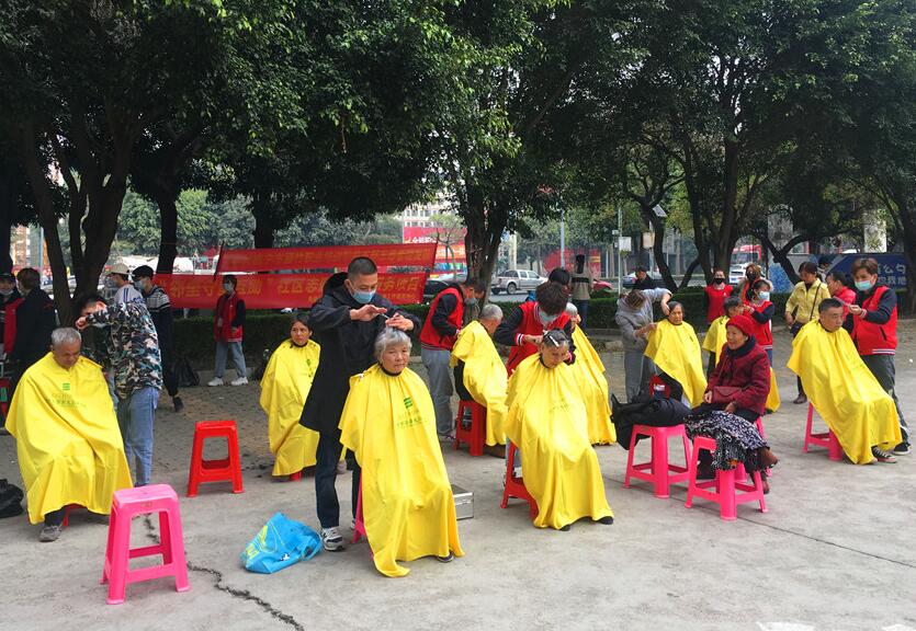 天寒地凍，麗竹義務(wù)理發(fā)暖人心