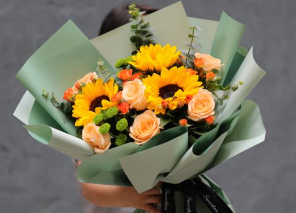 南寧花藝培訓學校：春季花束插花教程