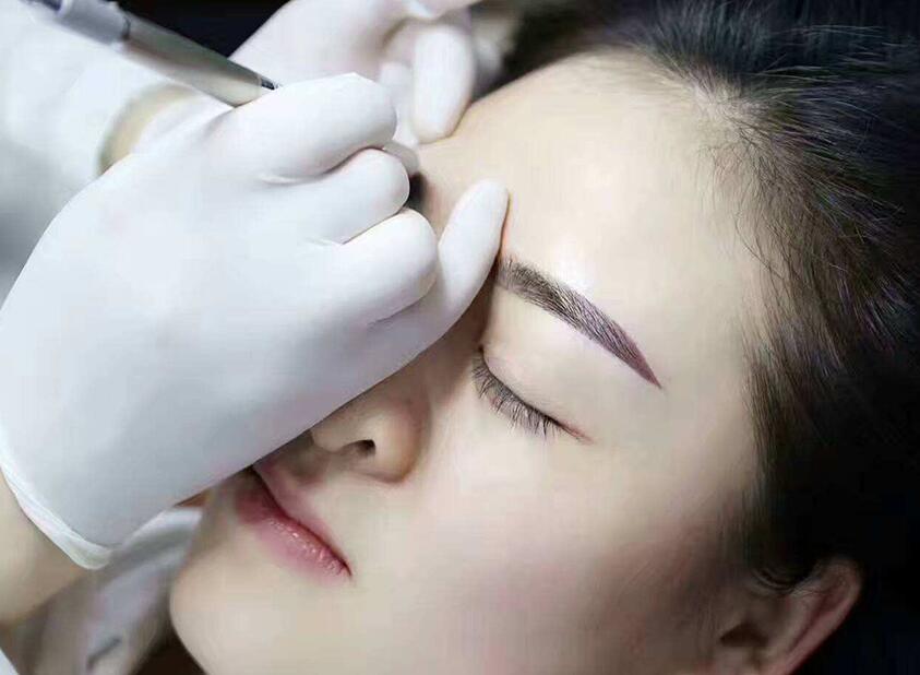 紋繡機(jī)器和手工紋繡有何不同？南寧紋繡學(xué)校幫你解答