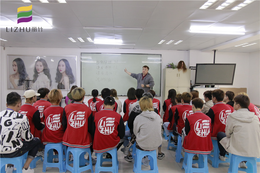 就業(yè)宣講：來南寧美發(fā)學校學美發(fā)安排工作