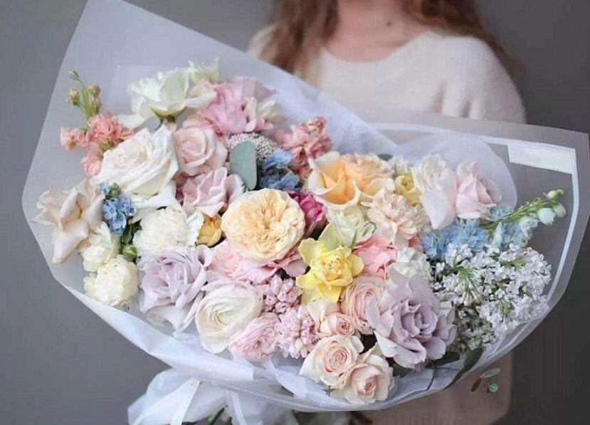 南寧花藝師培訓(xùn)學(xué)校教你如何給作品命名