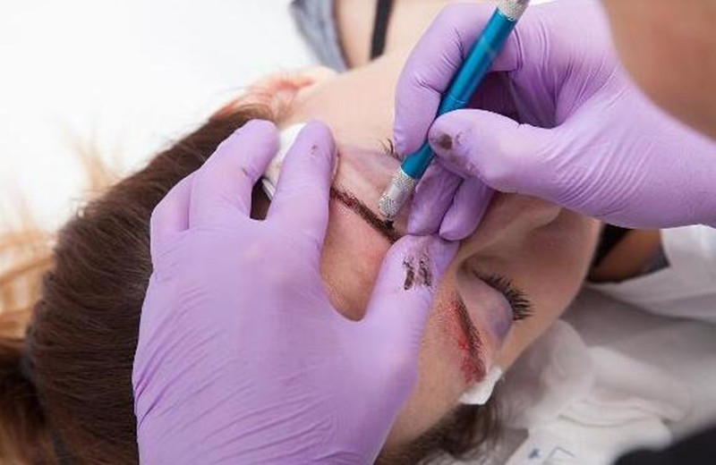 紋眉后為什么要涂修復(fù)液，廣西紋繡學(xué)校告你答案