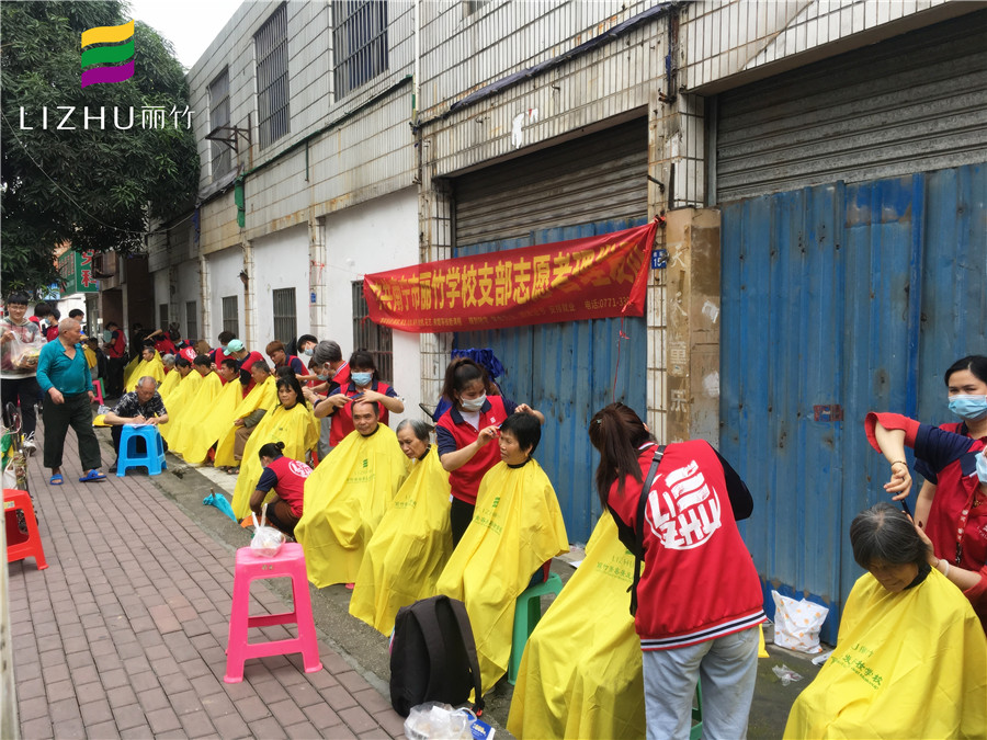 南寧美發(fā)培訓(xùn)學(xué)校義剪大篷車走進北際路社區(qū)