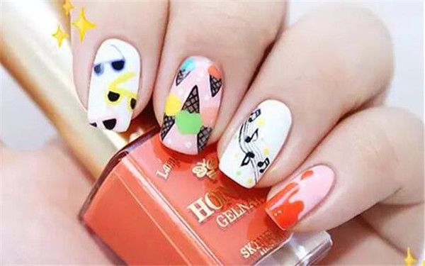 學(xué)習(xí)冰淇淋美甲教程，和廣西人氣高的美甲學(xué)校過(guò)夏天