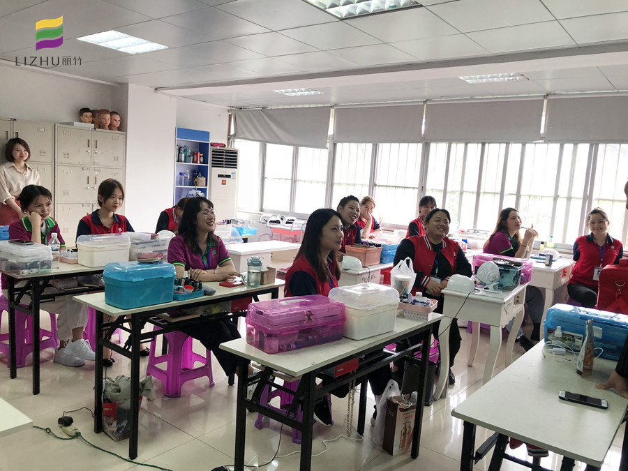 看了美甲就業(yè)宣講，你還會問南寧學美甲有前途嗎？