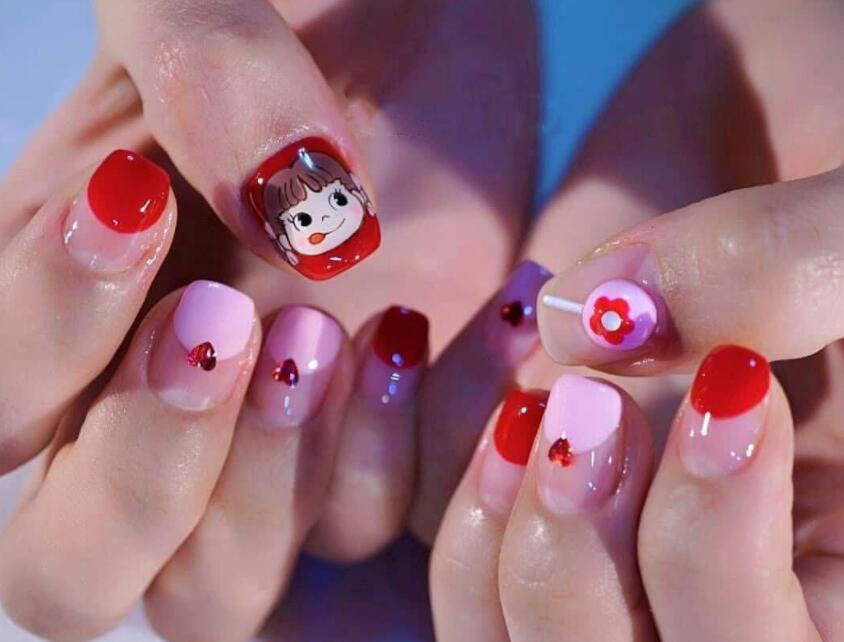 想要美甲鑲鉆貼的牢？跟著南寧專業(yè)美甲學(xué)校學(xué)就對(duì)了