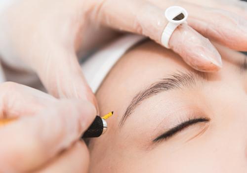 廣西紋繡學校全員討論：紋繡過后為什么會掉色？