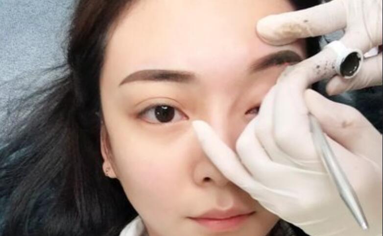 廣西紋繡培訓：紋眉可以保持多長時間？