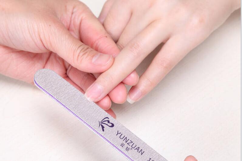 做美甲為什么要打磨？南寧美甲學(xué)校幫你揭秘