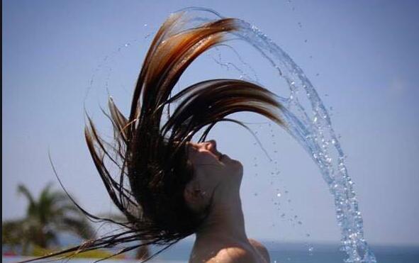 快住手！南寧美發(fā)學(xué)校教你正確洗頭方法