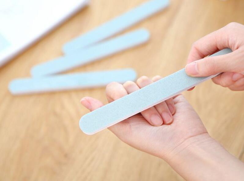 指甲又薄又軟的原因是什么？廣西美甲課程里有講