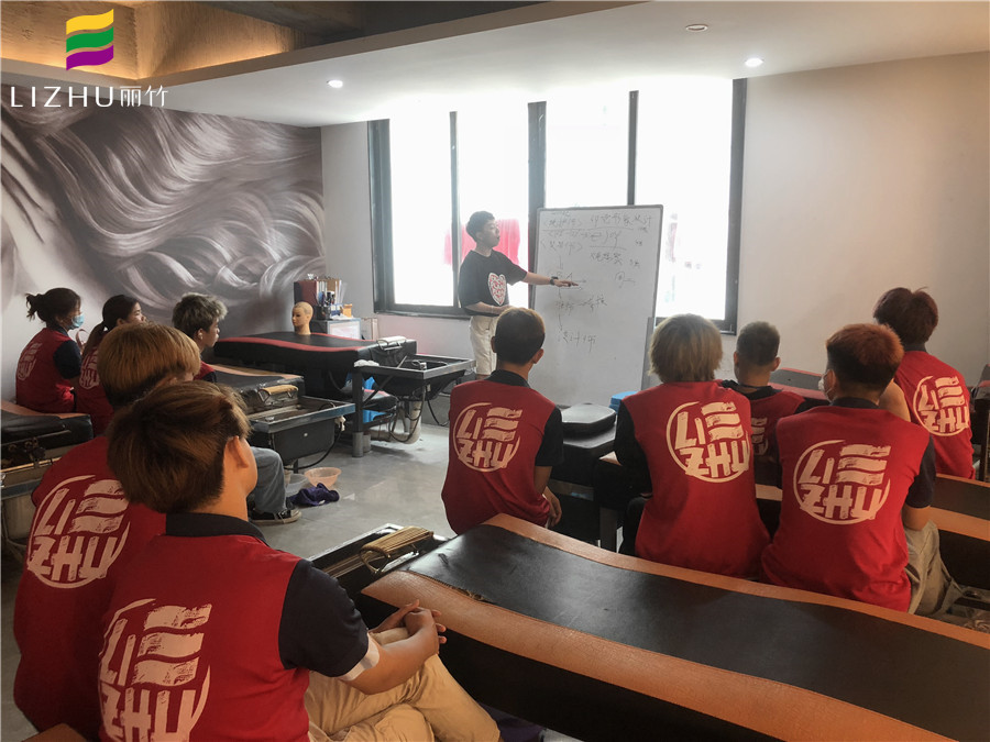 找工作？來廣西南寧美發(fā)學校就業(yè)宣講會看看