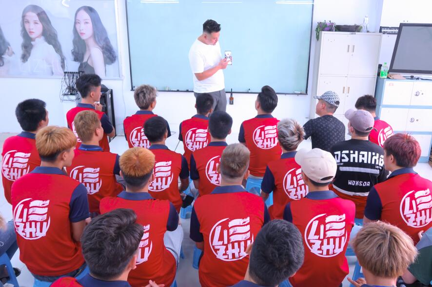 南寧學美發(fā)有前途嗎？選對美發(fā)培訓學校很重要