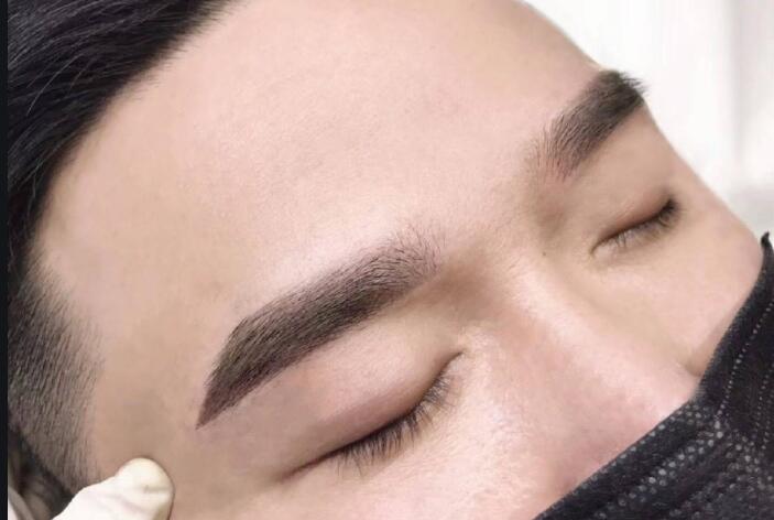 男士紋眉如何設(shè)計？快和廣西紋繡班學(xué)習(xí)