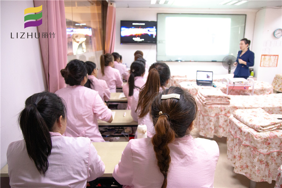 南寧學美容有前途嗎？來麗竹學校就業(yè)宣講會啊