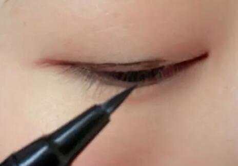 看了就會(huì)的眼線(xiàn)教程~