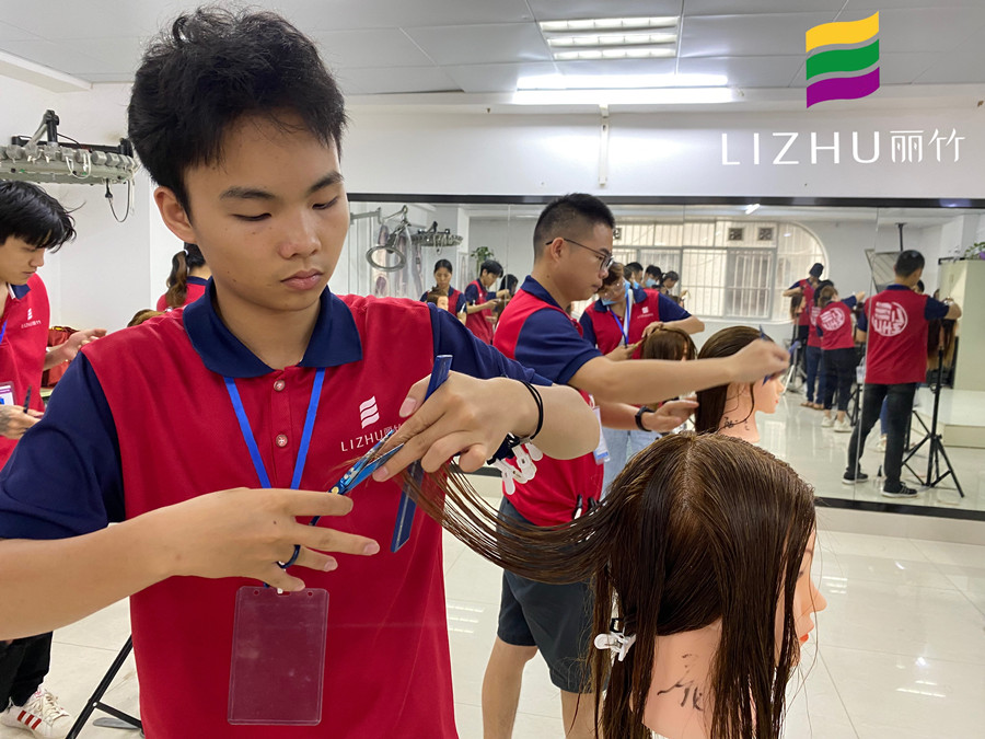 哪些人群需要打薄頭發(fā)？南寧學(xué)美發(fā)的學(xué)校為你解答