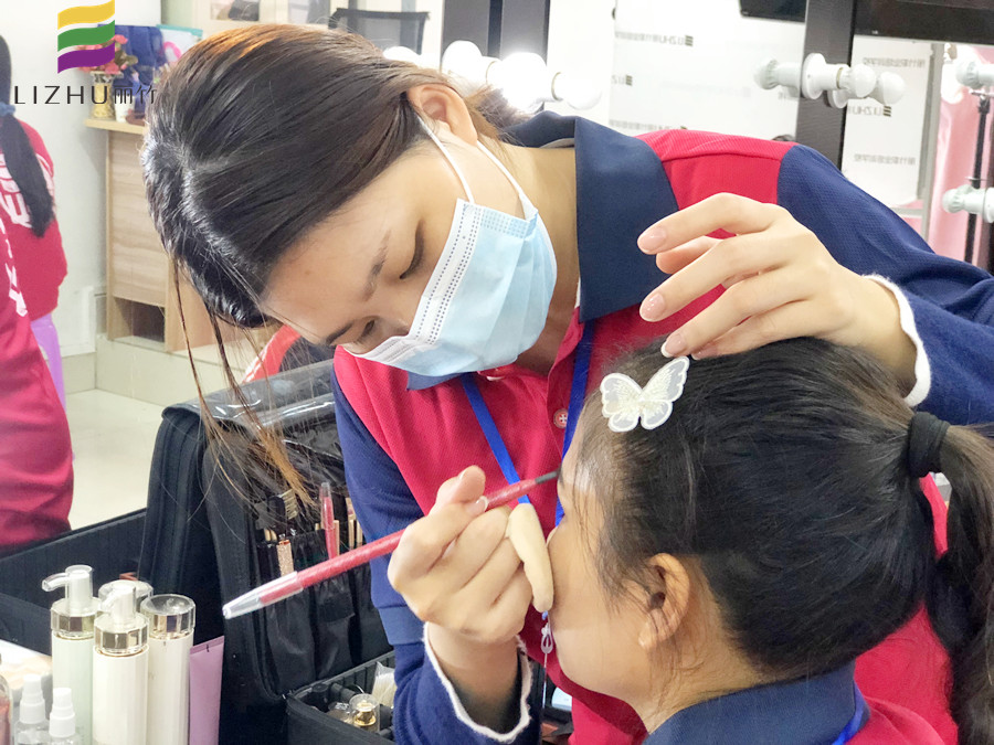 面試的妝容怎么畫？南寧彩妝師培訓(xùn)教你