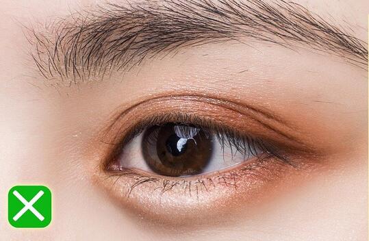 新手臥蠶教程，和南寧彩妝造型學(xué)校學(xué)起來(lái)?