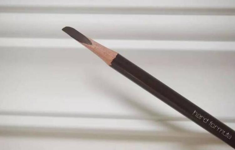 砍刀眉筆怎么快速上色？廣西學(xué)化妝的學(xué)校教你