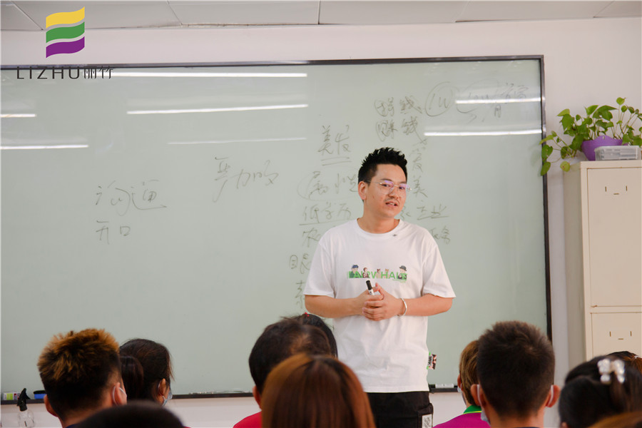 廣西美發(fā)學校哪家包工作？來麗竹美發(fā)就業(yè)宣講會吧