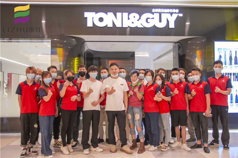 廣西美發(fā)培訓學校就業(yè)觀摩，為學員提供就業(yè)保障