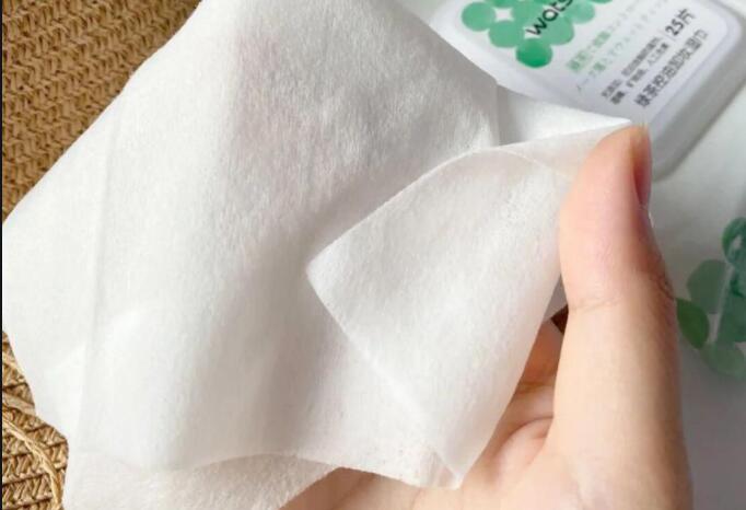 長(zhǎng)期使用卸妝巾的危害，南寧彩妝造型學(xué)校開講