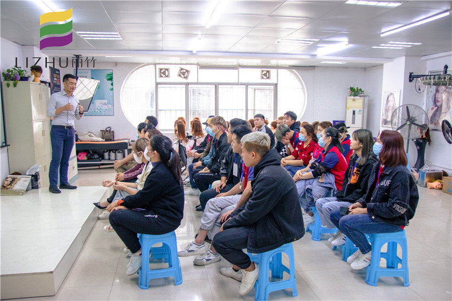 廣西學(xué)美發(fā)好找工作嗎？來看麗竹學(xué)校就業(yè)宣講會(huì)