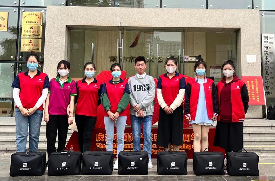 化妝校外實踐：南寧化妝學(xué)校外出活動