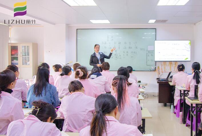 美容學(xué)理論知識(shí)重要嗎？廣西專業(yè)美容培訓(xùn)告訴你