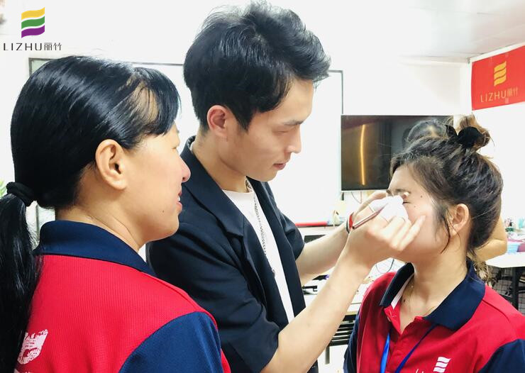 眉形怎么設計才好看？南寧紋繡專業(yè)學校分享