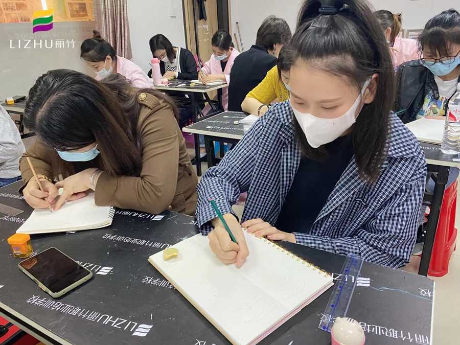 紋繡紙上練習(xí)的重要性，南寧專業(yè)紋繡學(xué)校幫你分析