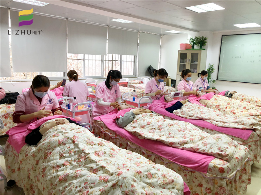 夏季美容護(hù)膚技巧，廣西學(xué)美容護(hù)膚專業(yè)介紹