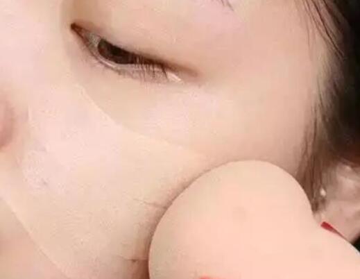 粉底液的正確存方法，南寧彩妝化妝培訓(xùn)教你