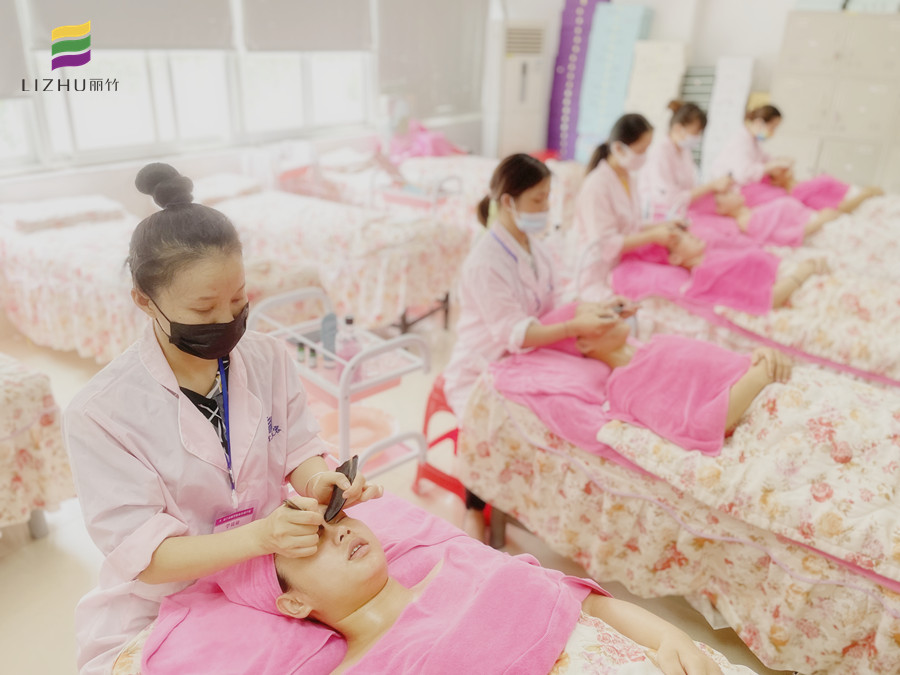 眼部刮痧的好處，南寧美容養(yǎng)生培訓(xùn)課程