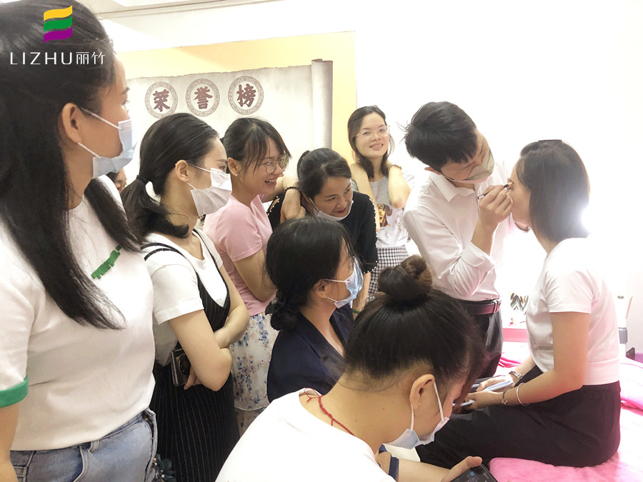 紋眉后怎么修眉才好看？南寧眉眼唇培訓學校教你