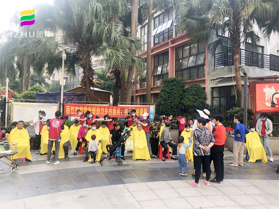 南寧美容美發(fā)學(xué)校公益活動，居民們連連稱贊