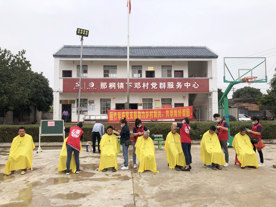 南寧美發(fā)培訓(xùn)學(xué)校“三下鄉(xiāng)”活動(dòng)，群眾連連稱贊