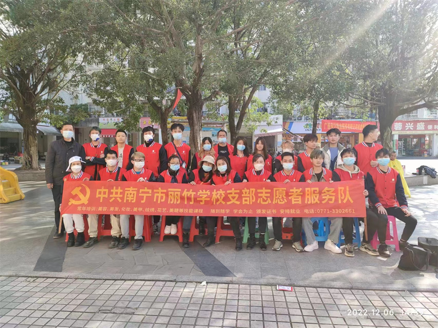 冬日“活雷鋒”進(jìn)社區(qū)，廣西美發(fā)學(xué)校機(jī)構(gòu)免費(fèi)剪發(fā)