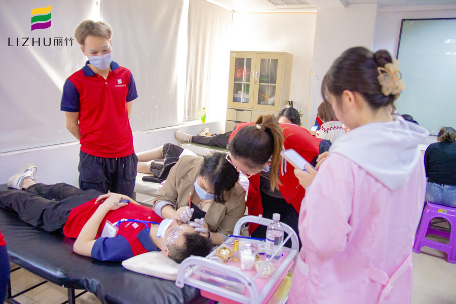 紋繡師在紋眉時(shí)如何收費(fèi)？南寧紋眉培訓(xùn)學(xué)校幫你分析